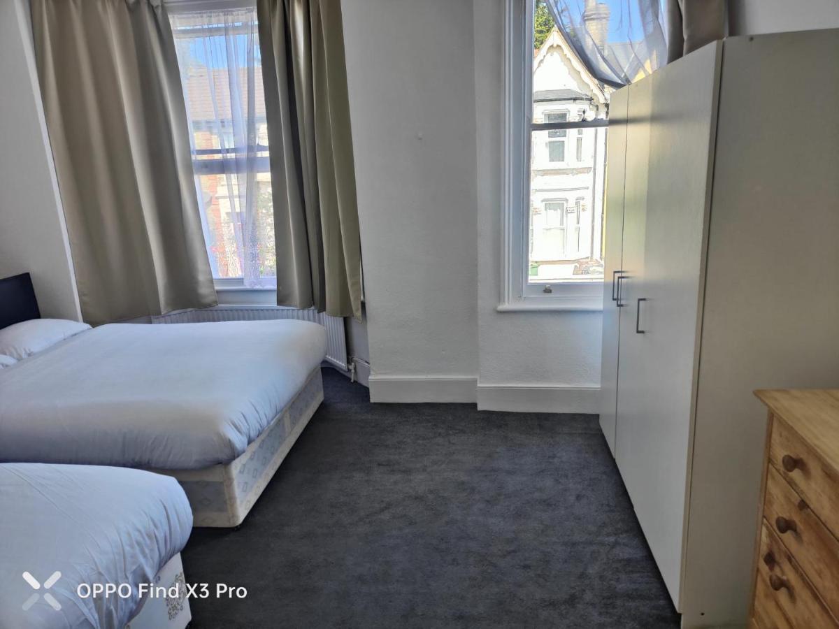 East London 2 Bedroom Apartment Esterno foto